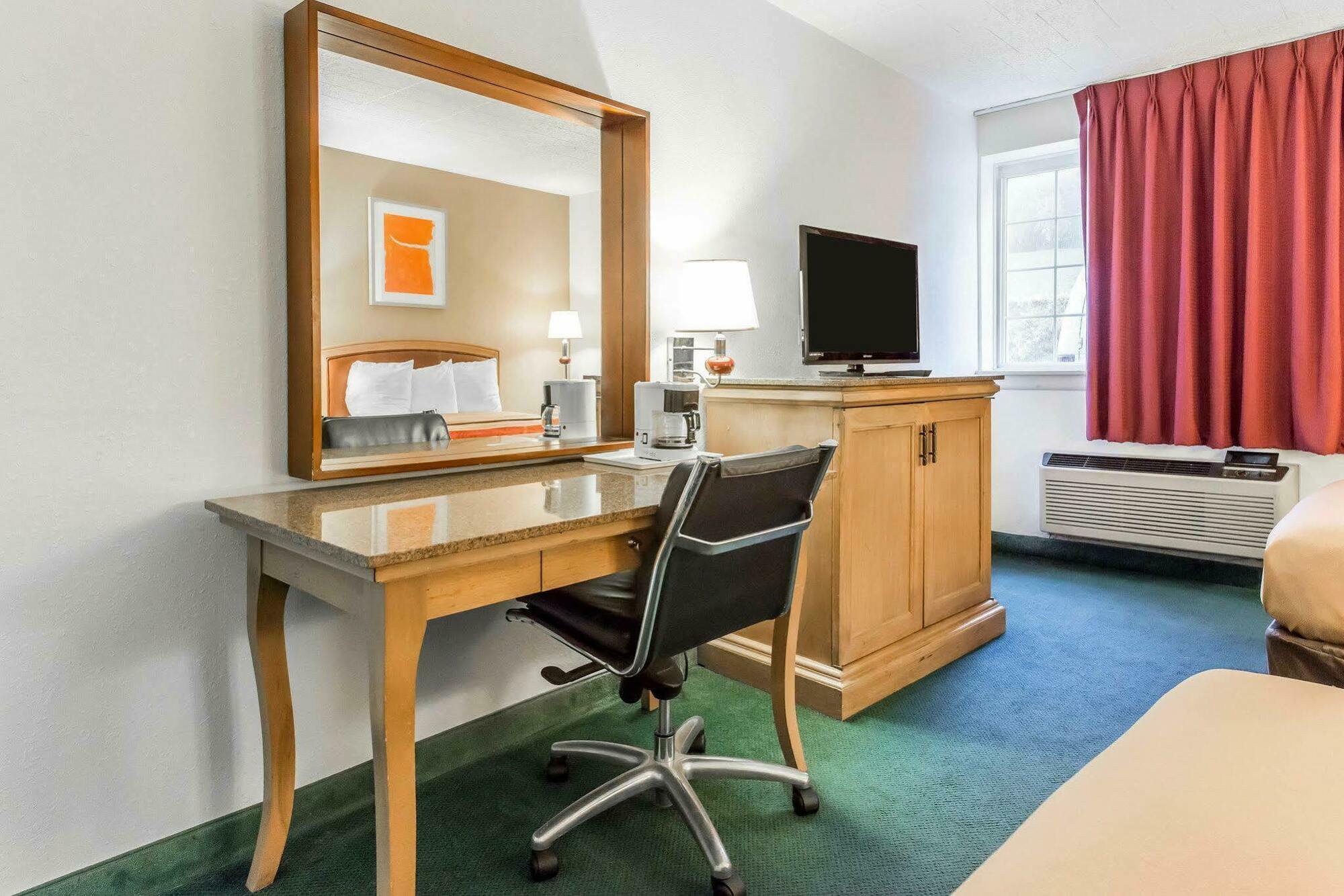 Red Roof Inn New Stanton Zewnętrze zdjęcie
